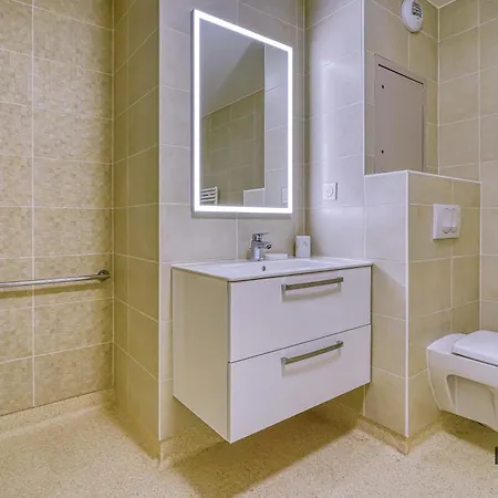 2 Pieces Cosy Et Calme Avec Balcon - Proche Paris - 353c * Rueil-Malmaison