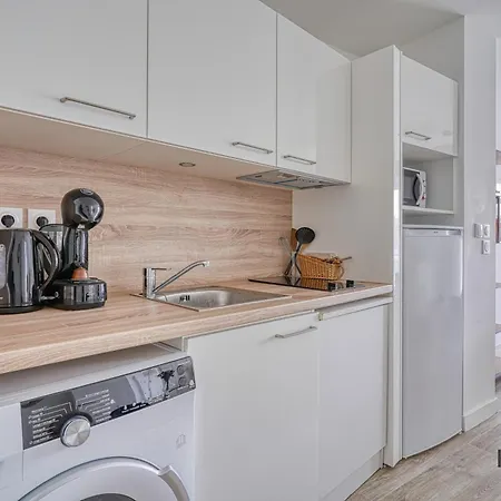 2 Pieces Cosy Et Calme Avec Balcon - Proche Paris - 353c *